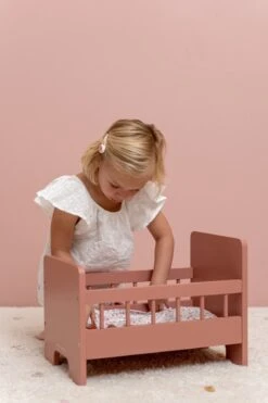 Little Dutch LD7097 Houten Poppenbedje -Trendy Speelgoedwinkel LD7097 little dutch houten poppenbedje 3