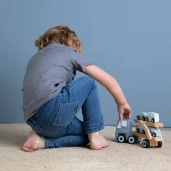 Little Dutch LD4453 Houten Autotransporter Blauw -Trendy Speelgoedwinkel little dutch 4453 autotransporter 4