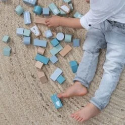 Little Dutch Houten Blokkenton Blauw LittleDutch -Trendy Speelgoedwinkel little dutch 4413 blauw houten blokken in ton 4